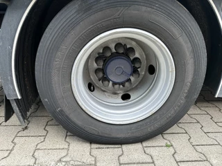 Floor N/A 2021 - zeer mooie AXD.330 3-assige aanhanger met alu zijborden, rongpotten, liftas, geschoopeerd, NL-aanhanger obrazek 31