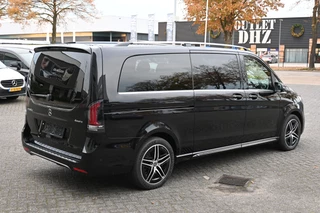 Mercedes-Benz V-Class 2024 - 300d 4-Matic AMG DC L3 XL zdjecie 3