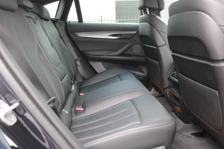 BMW X6 2017 - xDrive35i High Executive M-Sport LEDER MEMORY SCHUIFDAK SOFTCLOSE H&K TREKHAAK obrazek 15