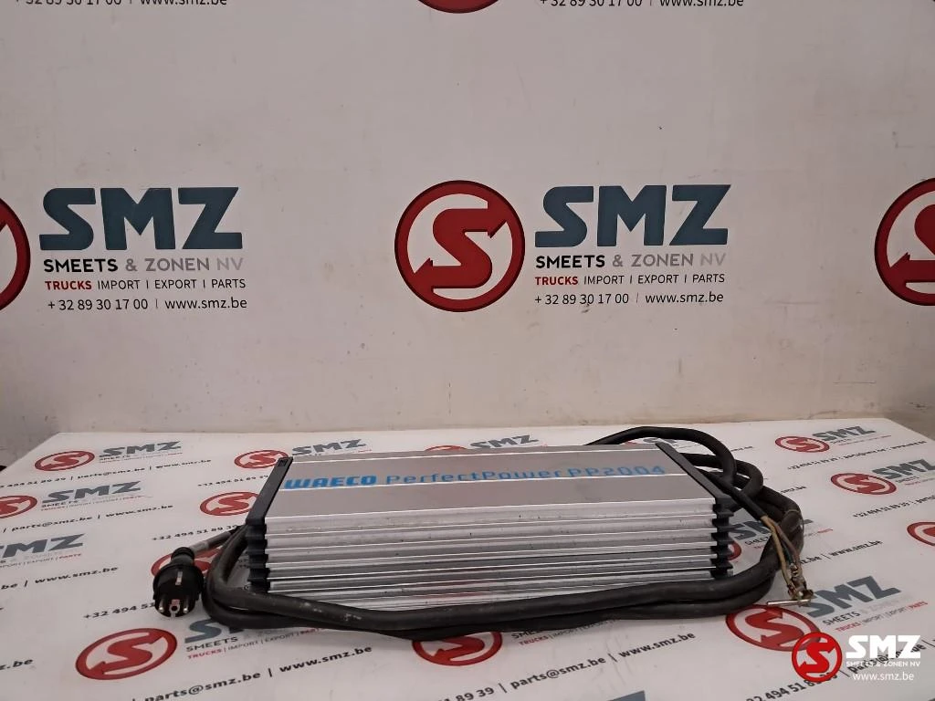 Diversen 2019 - Occ omvormer 24V - 230V Waeco PerfectPower PP2004 afbeelding 1