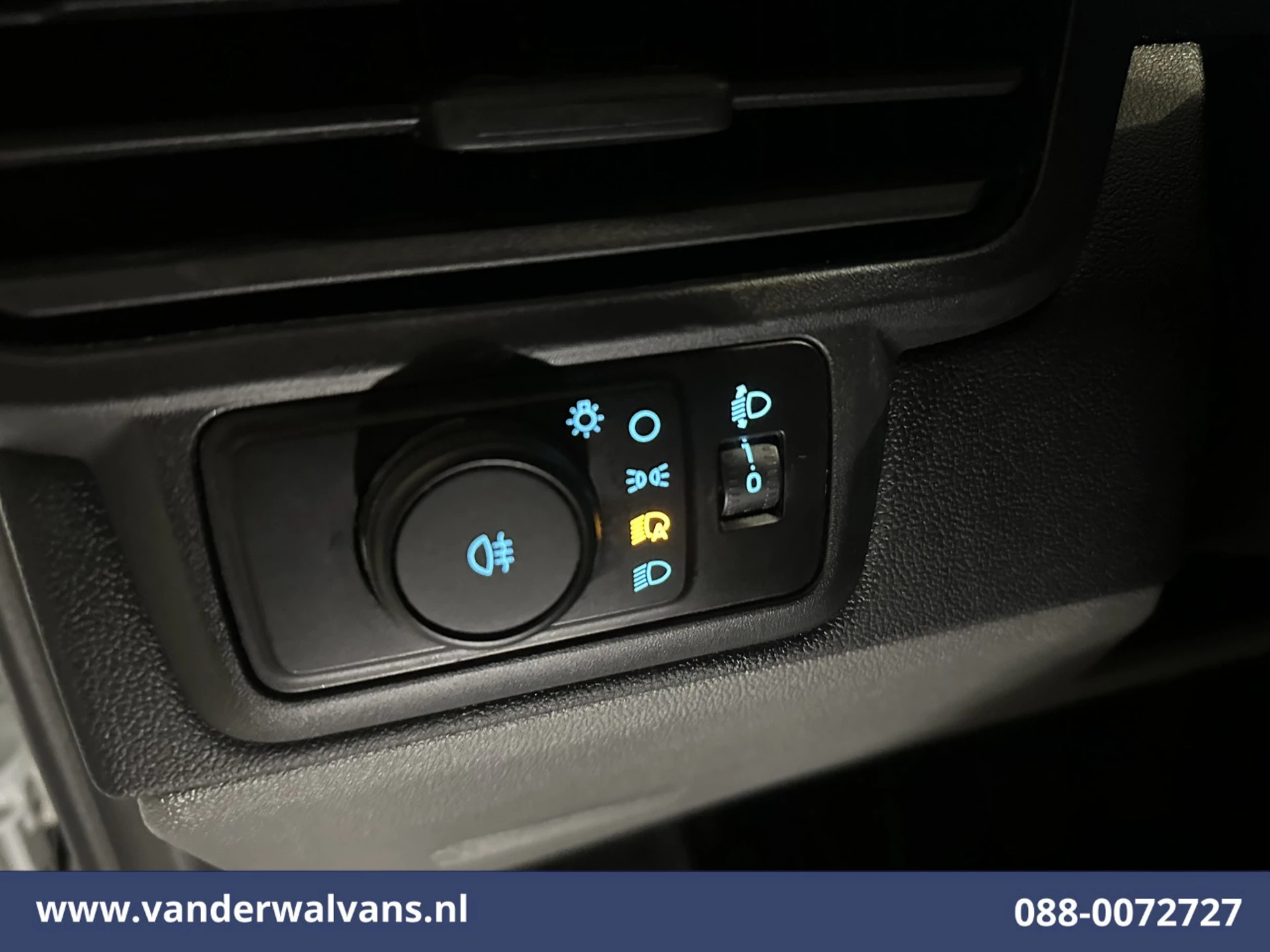 Ford Transit Custom 2024 - 2.0 TDCI 136pk L2H1 Euro6 Airco | Camera | Apple Carplay | Cruisecontrol | LED obrázek 20