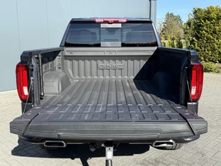 GMC Sierra 2024 - AT4 6.2L V8 420 PK / BPM VRIJ!! / VIRTUAL COCKPIT / HEAD UP / 360 CAMERA / BOSE / LEDER / TREKHAAK / 3500 KG AHG bild 6