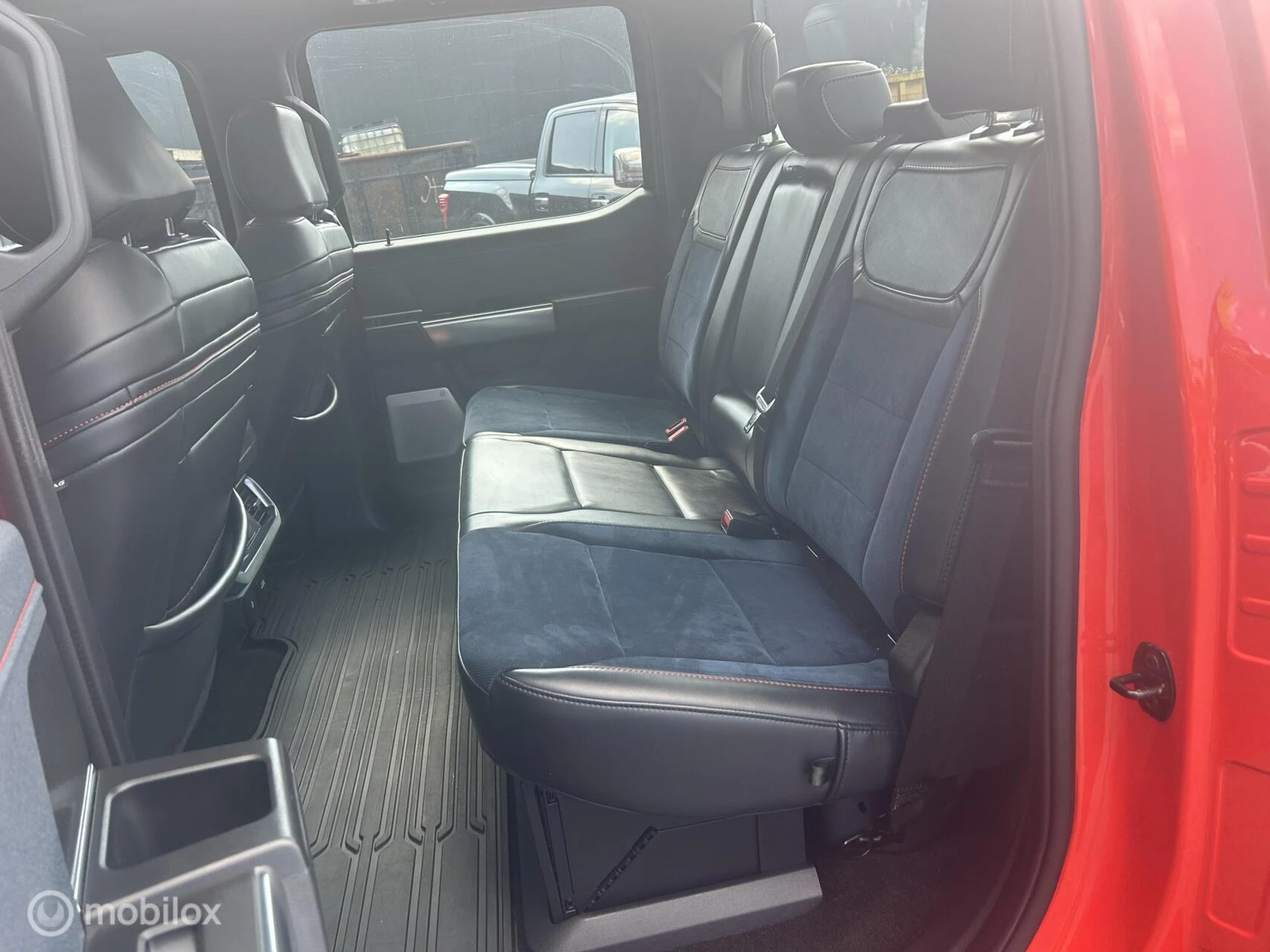 Ford F-150 2024 - USA Raptor image 18