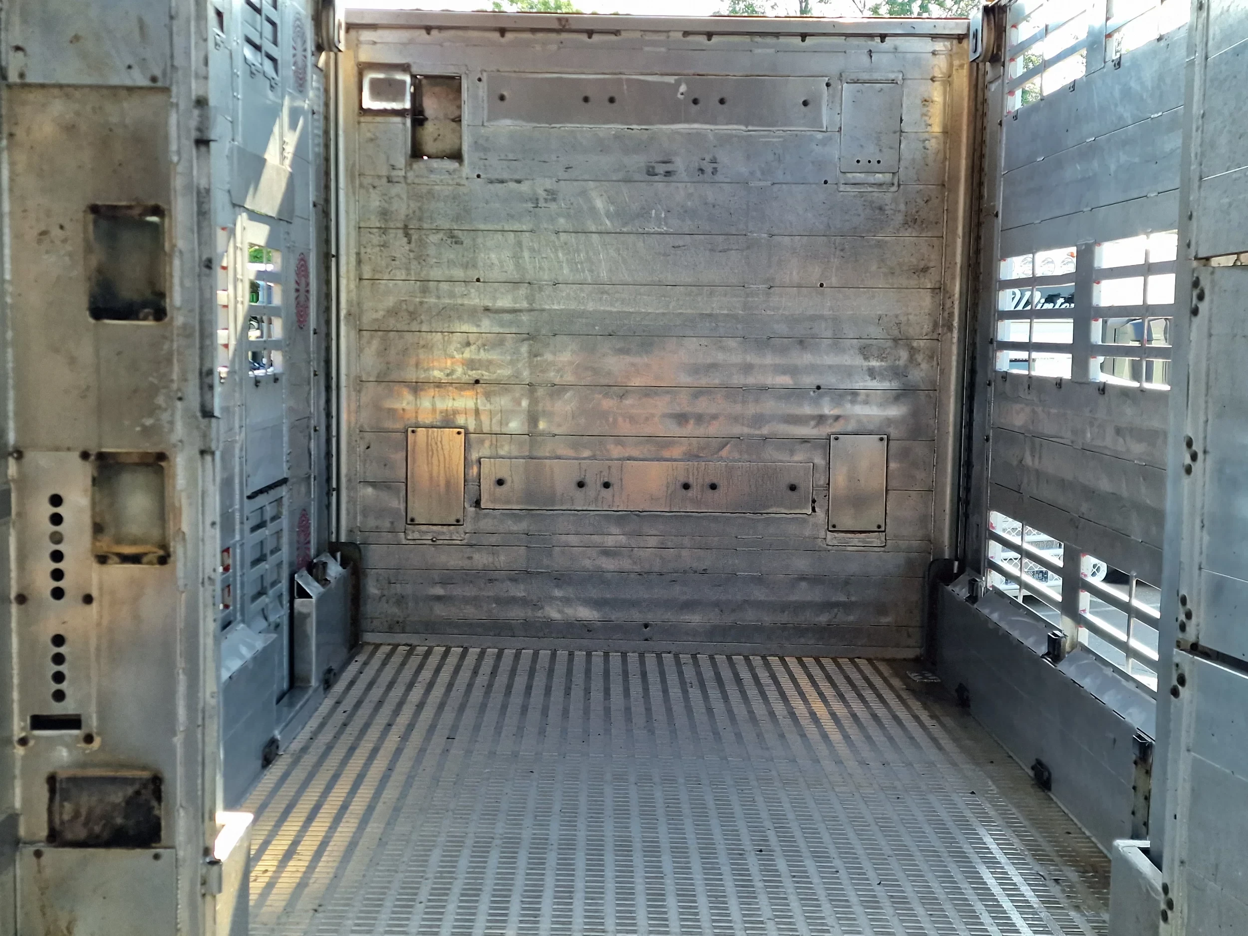 Finkl 2009 - SAV35 - 3/3 deck livestock - Ventilation - Lifting floors - Lifting roof obrázek 19