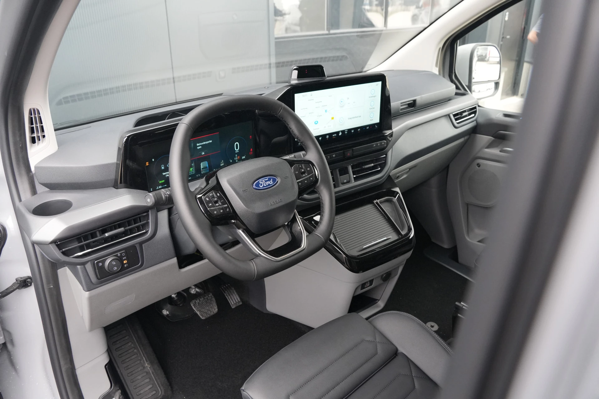 Ford Tourneo Custom 2026 - 340 2.5 PHEV L2H1 Titanium X 232pk | ACC | Pano | B&O | Elek. schuifdeuren | 360 camera | Elek-Trekhaak | Prijs excl. BTW | Rijklaar image 17