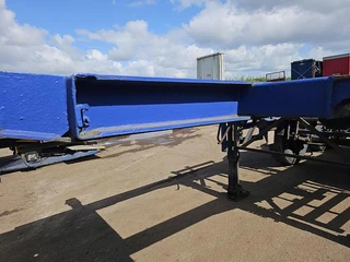 Renders 2 axle 20 ft container chassis  steel  springs bpw drum heavy duty 1996 - N/A image 33