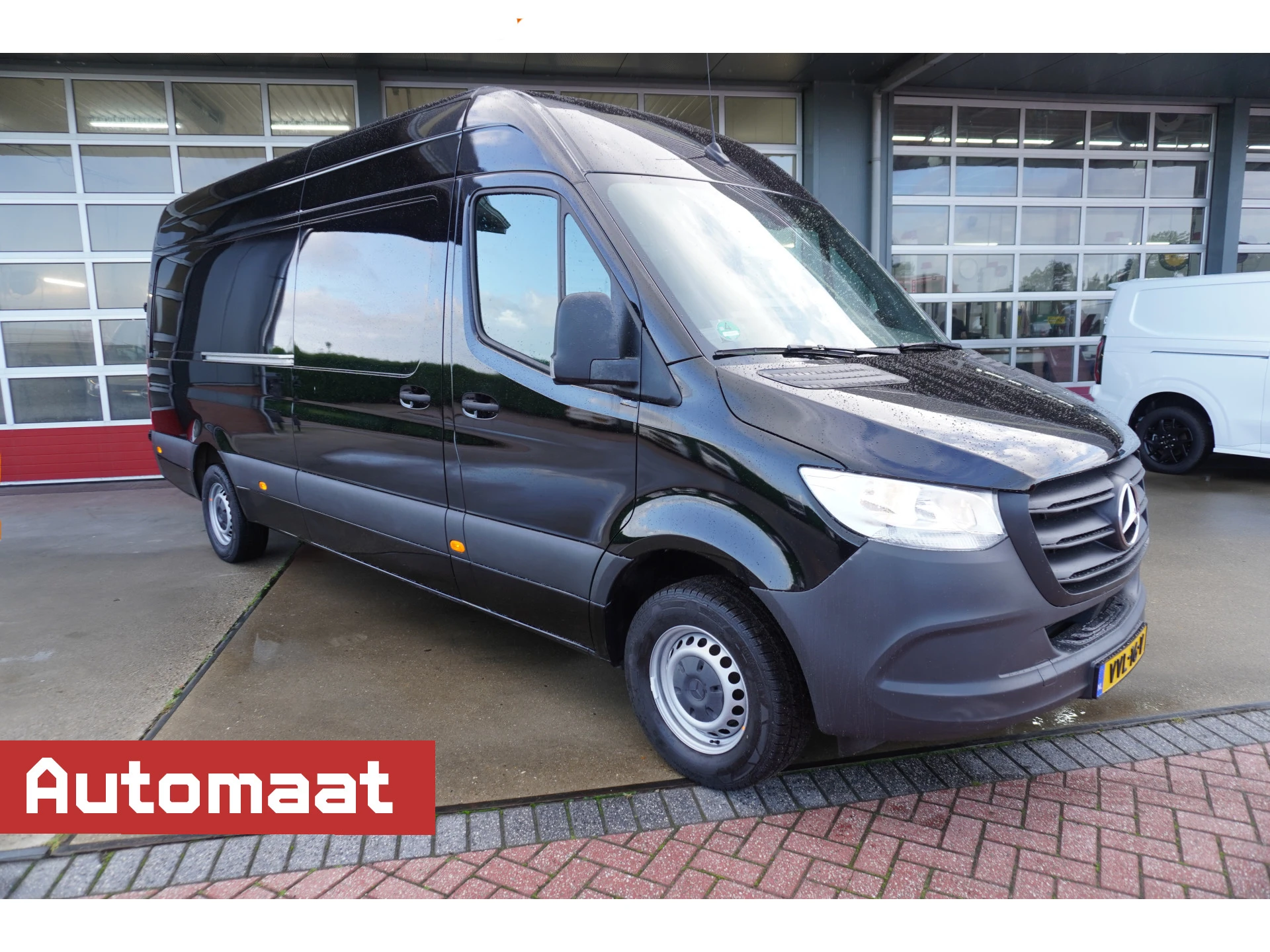Mercedes-Benz Sprinter 2023 - 317 CDI 170pk L3H2 RWD 3500kg Trekhaak met oprijschans/ afbeelding 1