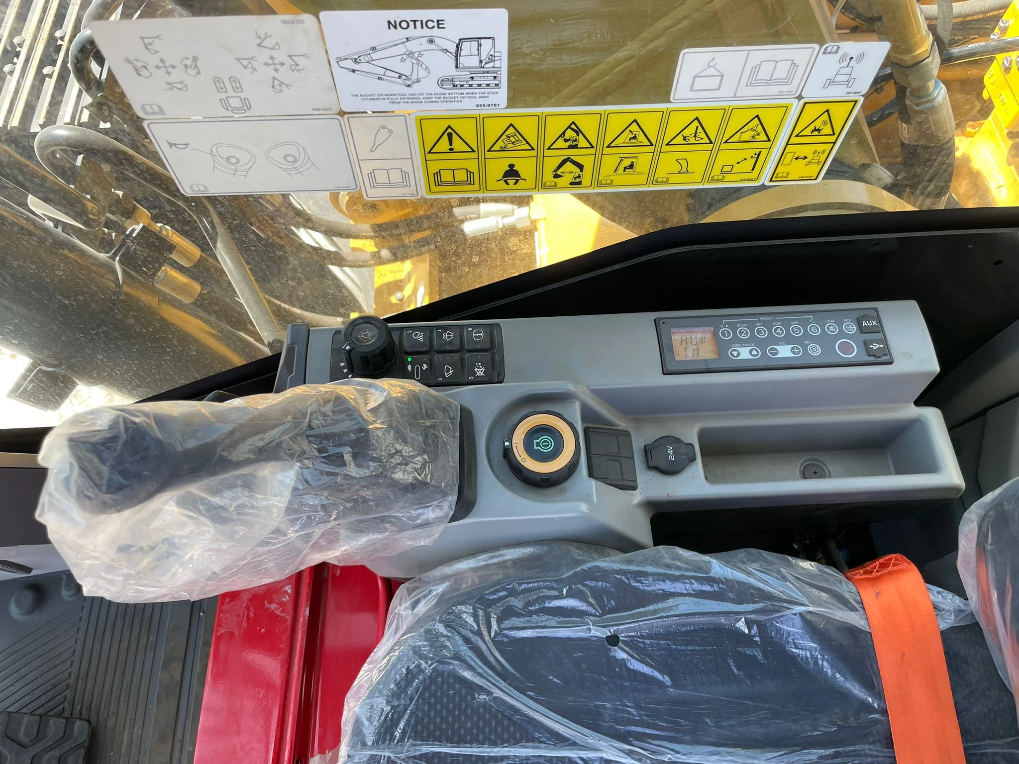 Caterpillar 323D3 2025 Bild 25