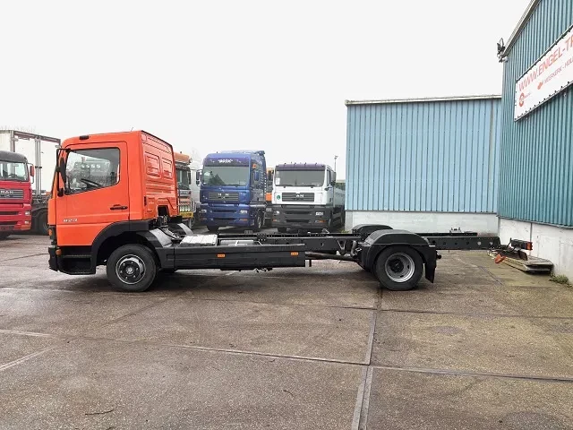 Mercedes-Benz Atego 1999 - 823L DAY CAB (6-CILINDER) 4x2 CHASSIS (MANUAL GEARBOX / SPER DIFFERENTIAL / 6-CILINDER ENGINE) obrázek 5