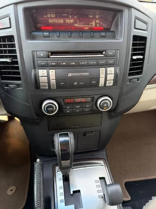 Mitsubishi Pajero 2014 - GLS 3.8 - V6 , 4x4 , 7 Pers., Full Option imagen 15