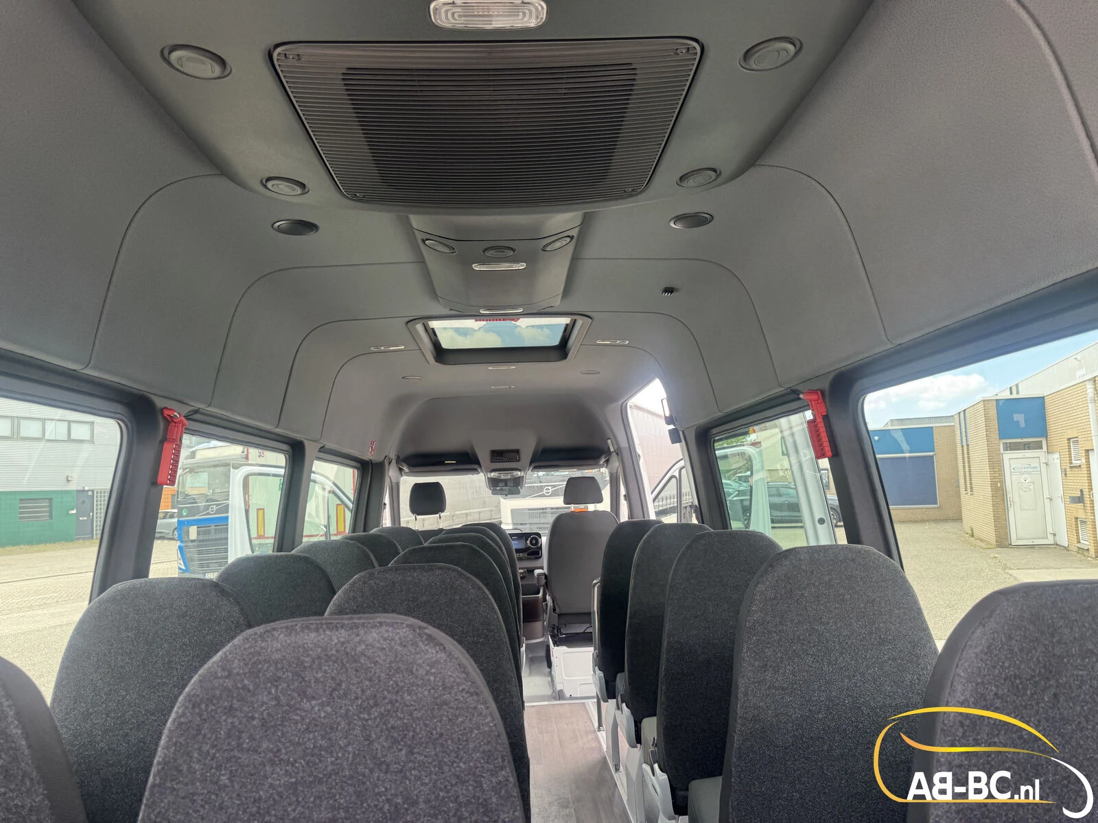 Mercedes-Benz Sprinter 2026 - Transfer 45, 23 Seats, Euro 6 image 28