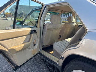 Mercedes-Benz 300 1988 - 300D W124 Automaat Airco Trekhaak Cruisecontrol MARGE obrazek 10
