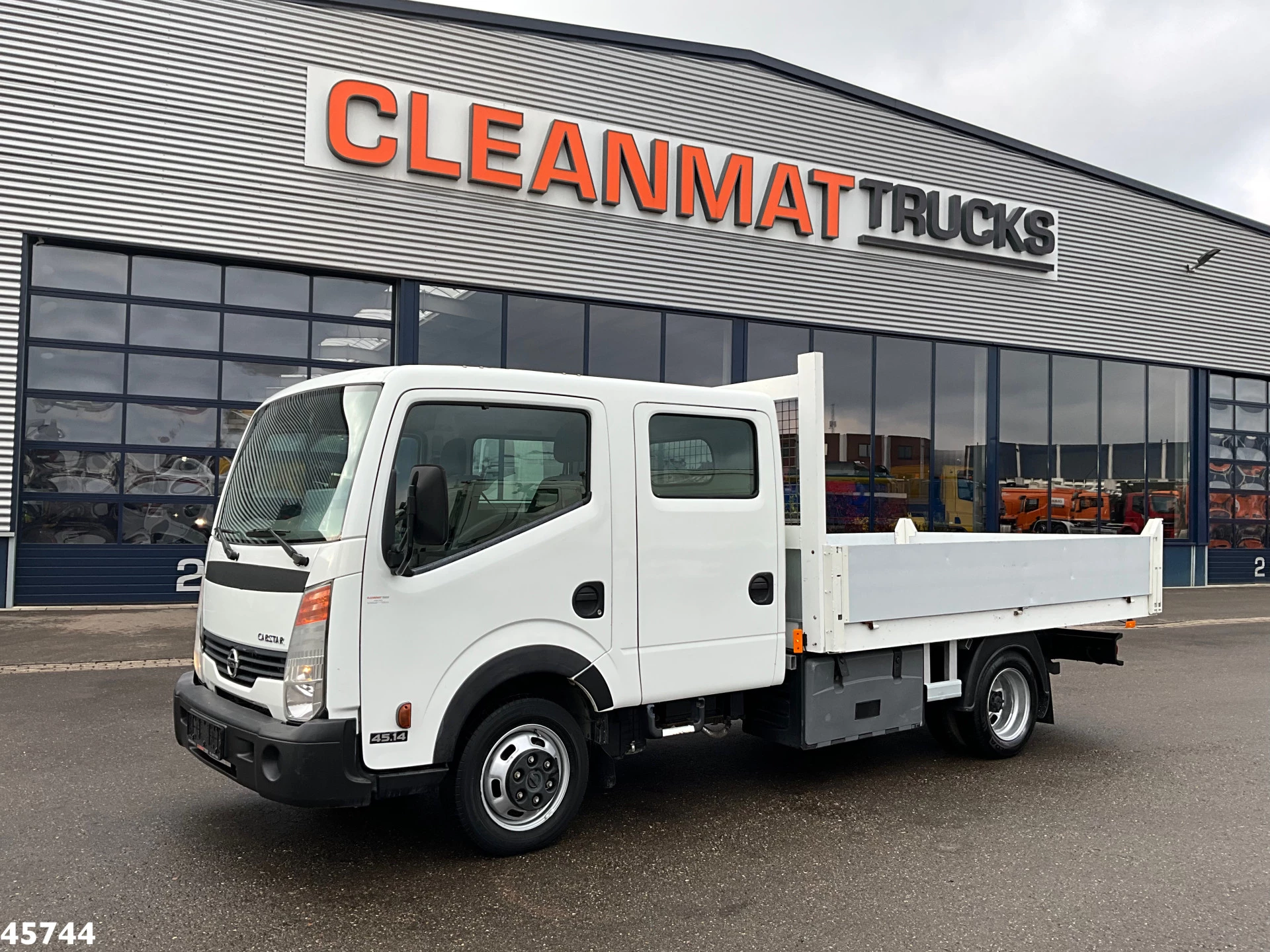 Nissan Cabstar 2012 - 45.14 kipper 7 zitplaatsen Manual Just 101.549 km! afbeelding 2