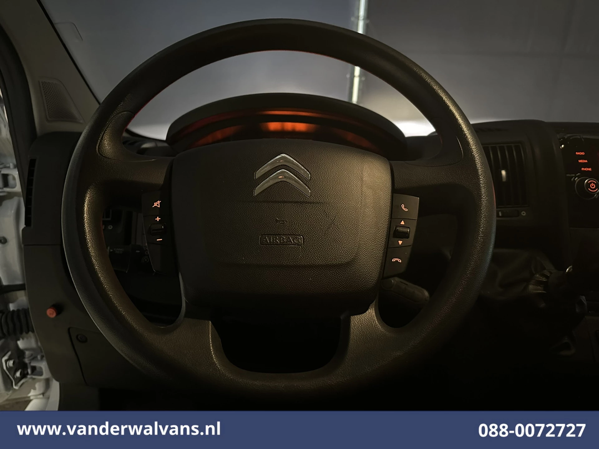 Citroën Jumper 2022 - 2.2 BlueHDi 141pk Bakwagen 436cm Lang Laadklep Euro6 Airco | 1115kg laadvermogen | Cruisecontrol Bild 15