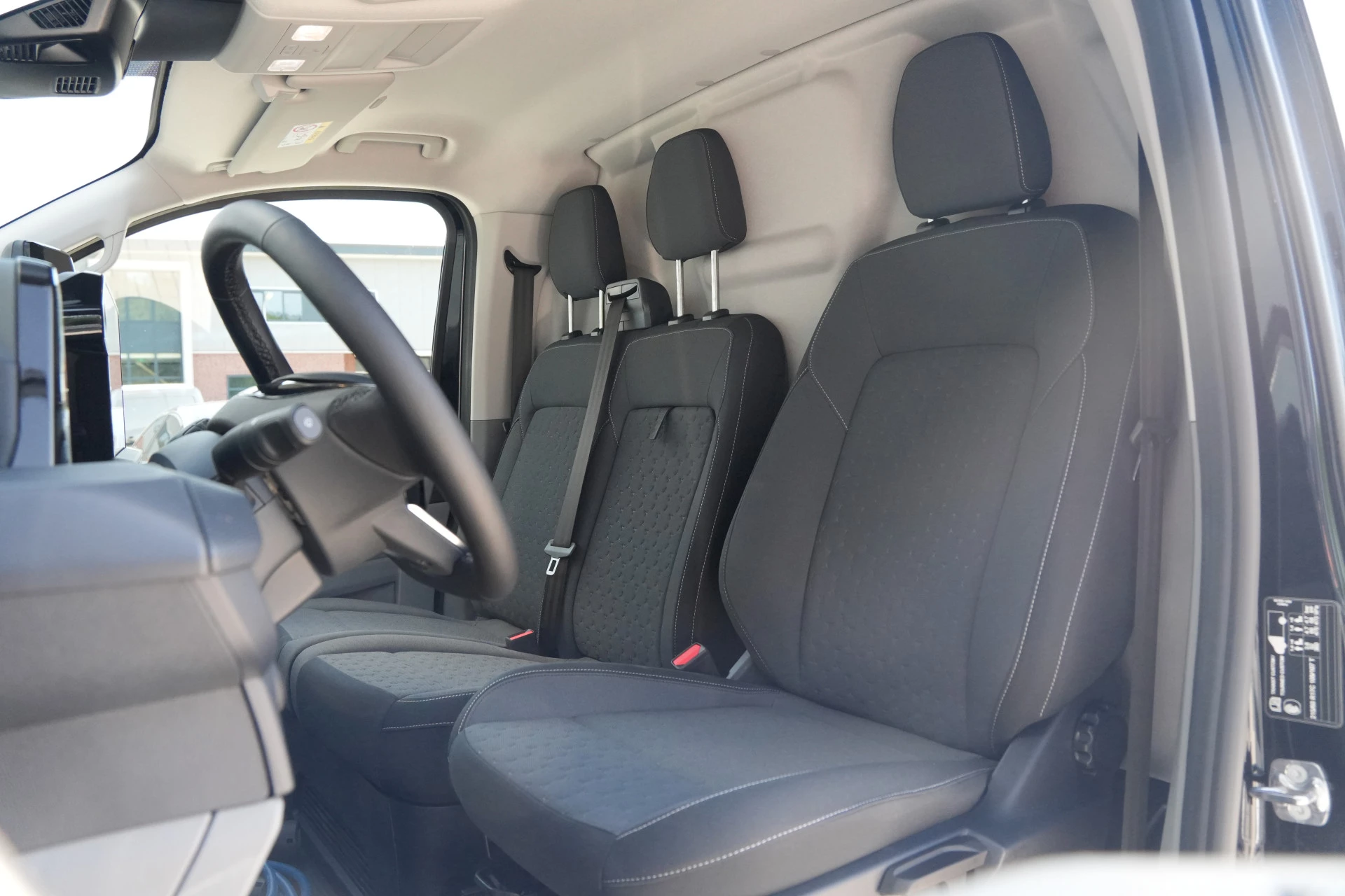 Ford E-Transit Custom 2026 - 340 L2H1 Limited 71 kWh 218pk - AGR Bestuurdersstoel - Trekhaak - ACC - B&O - Navi - Stoel/Stuurverwarming - 360 Camera - Blindspot - Rijklaar obrázek 16