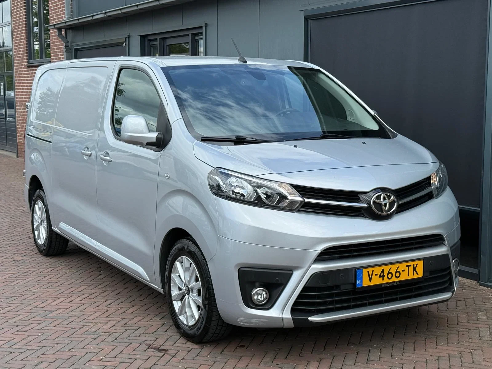 Toyota ProAce 2018 - 2.0 D Professional 2x schuifdeur Trekhaak PDC Navi Clima NAP Half Leer afbeelding 1