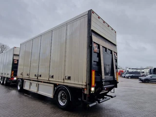 Volvo FH 2013 - 13.460 Globetrotter XL 6x2 - Box with side doors - Loadlift + Kelberg trailer 2012 with loadlift bild 16