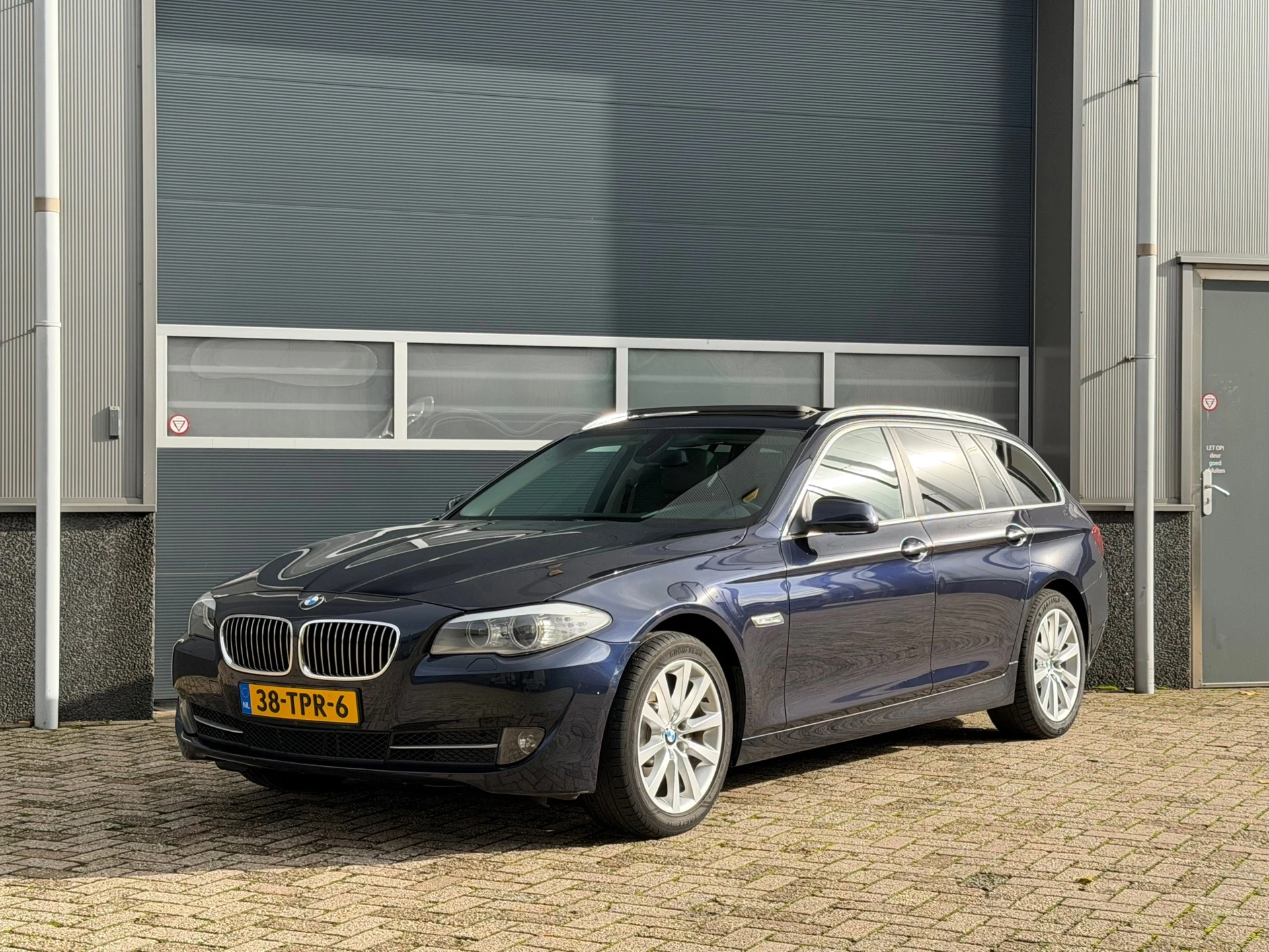 BMW 5 Series 2012 - Touring 528i High Executive bj.2012 Autom|Pano|Navi|NL auto|Nap. immagine 1