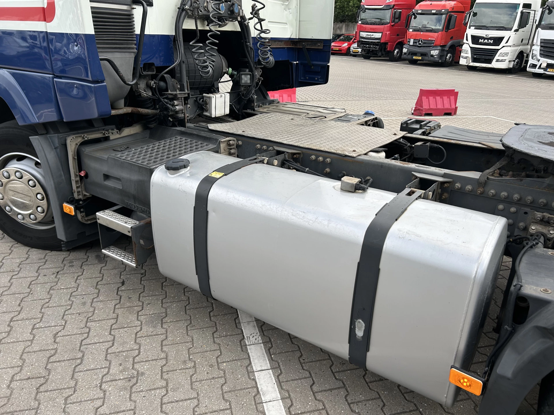 Volvo FM 330 2014 - Globetrotter / 742 dkm obrázek 18