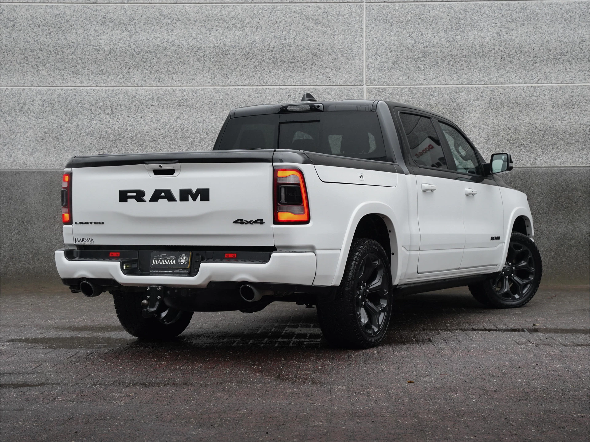 Dodge Ram 1500 2022 - 5.7 V8 4x4 Crew Cab Limited Night изображение 2
