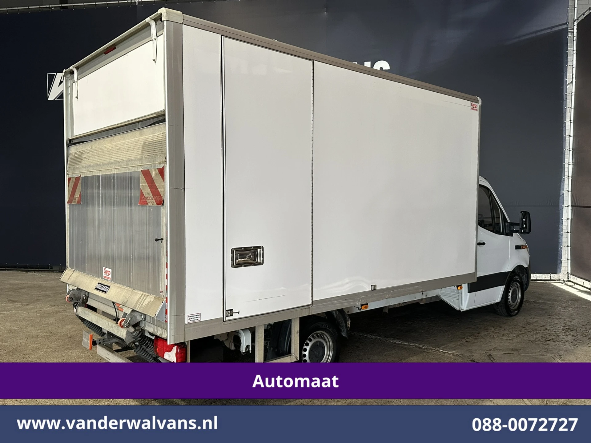 Mercedes-Benz Sprinter 2022 - 317 CDI 170pk 9G-Tronic Automaat Bakwagen Laadklep 21m3 KUUB Zijdeur Euro6 Airco | Lat om Lat betimmering | Leder afbeelding 7
