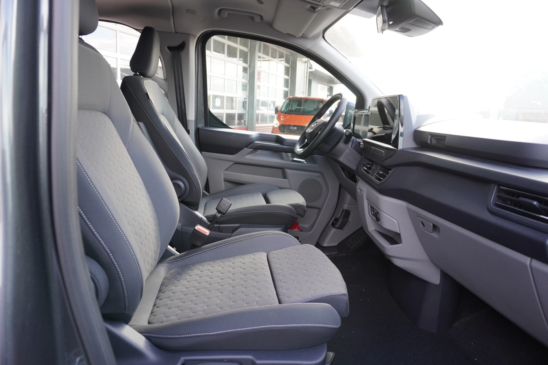 Ford Transit Custom 2025 - 320L 2.5 PHEV 233PK L2H1 Limited 8 Persoons PHEV Automaat imagen 27
