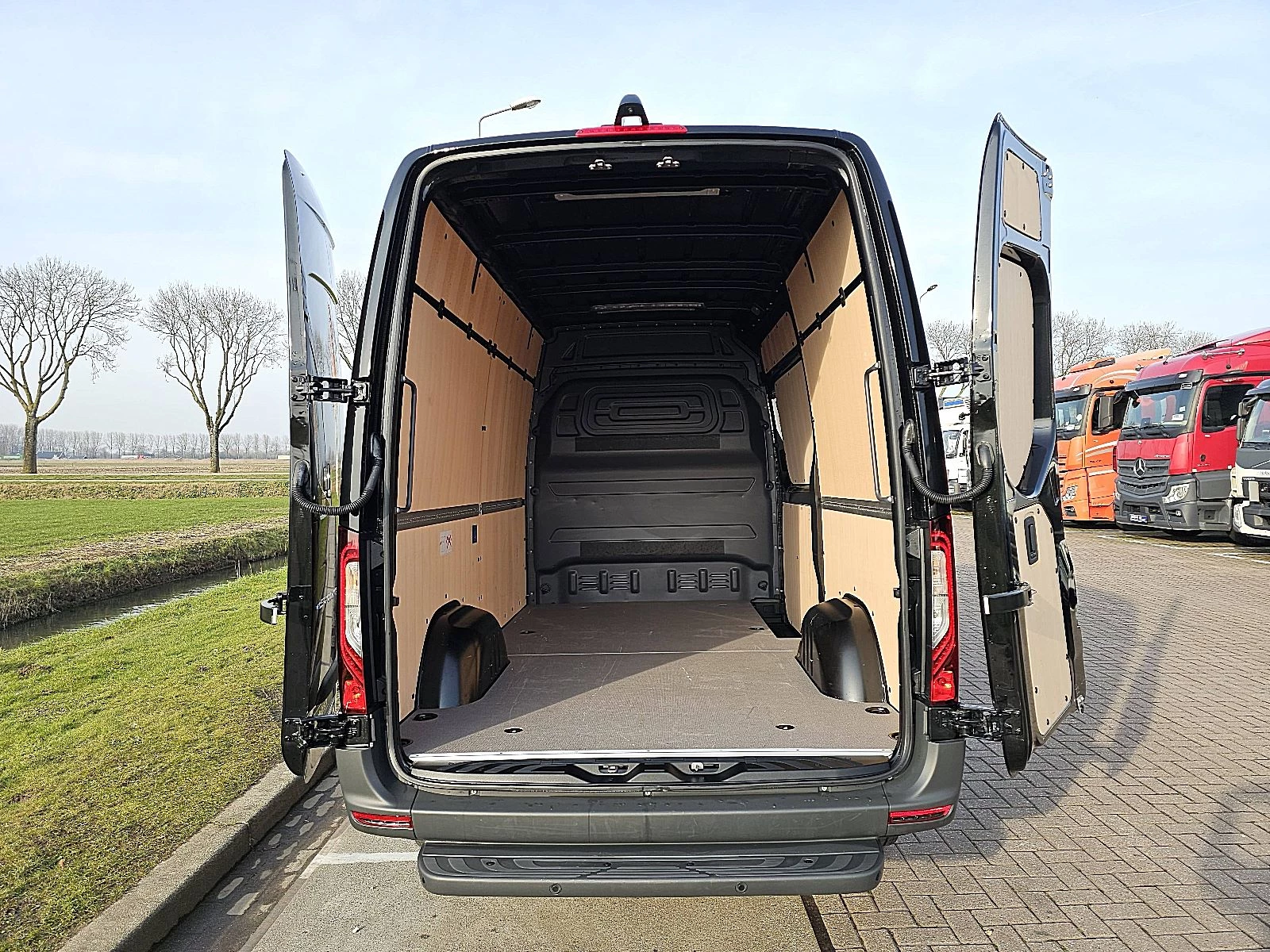 Mercedes-Benz eSprinter 2024 Bild 14