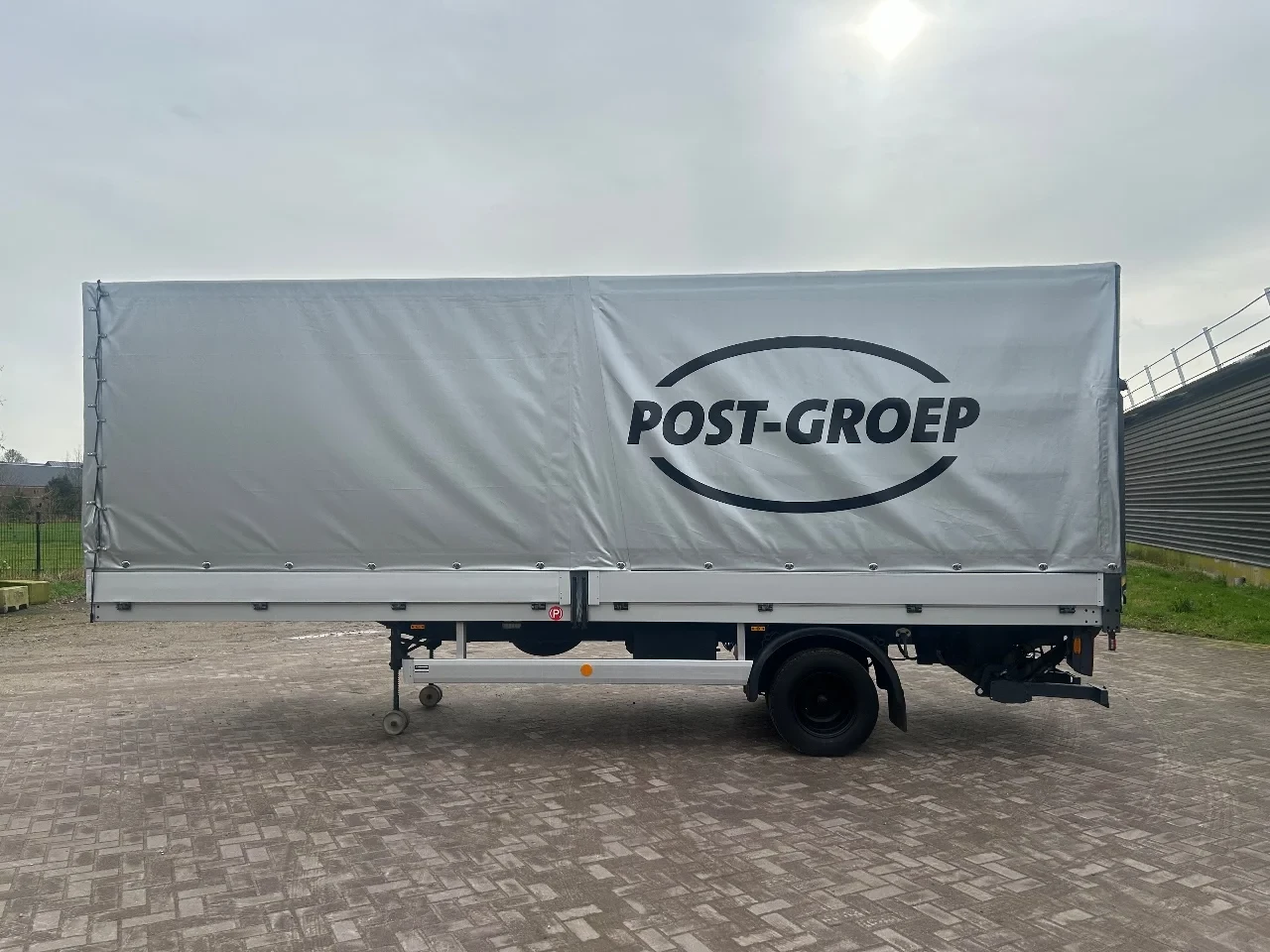 RONNER 2001 - BE OPLEGGER GESLOTEN HUIF 6.5 TON MET LAADKLEP 1000KG image 2