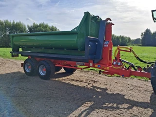 Bigab 7-10 2017 - 7-10 haakarm/kipper incl container en plateau Hydro geremd zu verkaufen