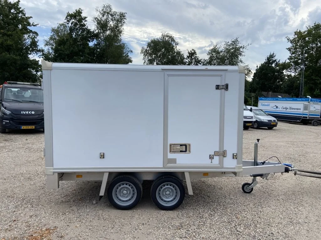 ULTRA LITE 2024 - gesloten aluminium aanhanger 2700 kg afbeelding 1