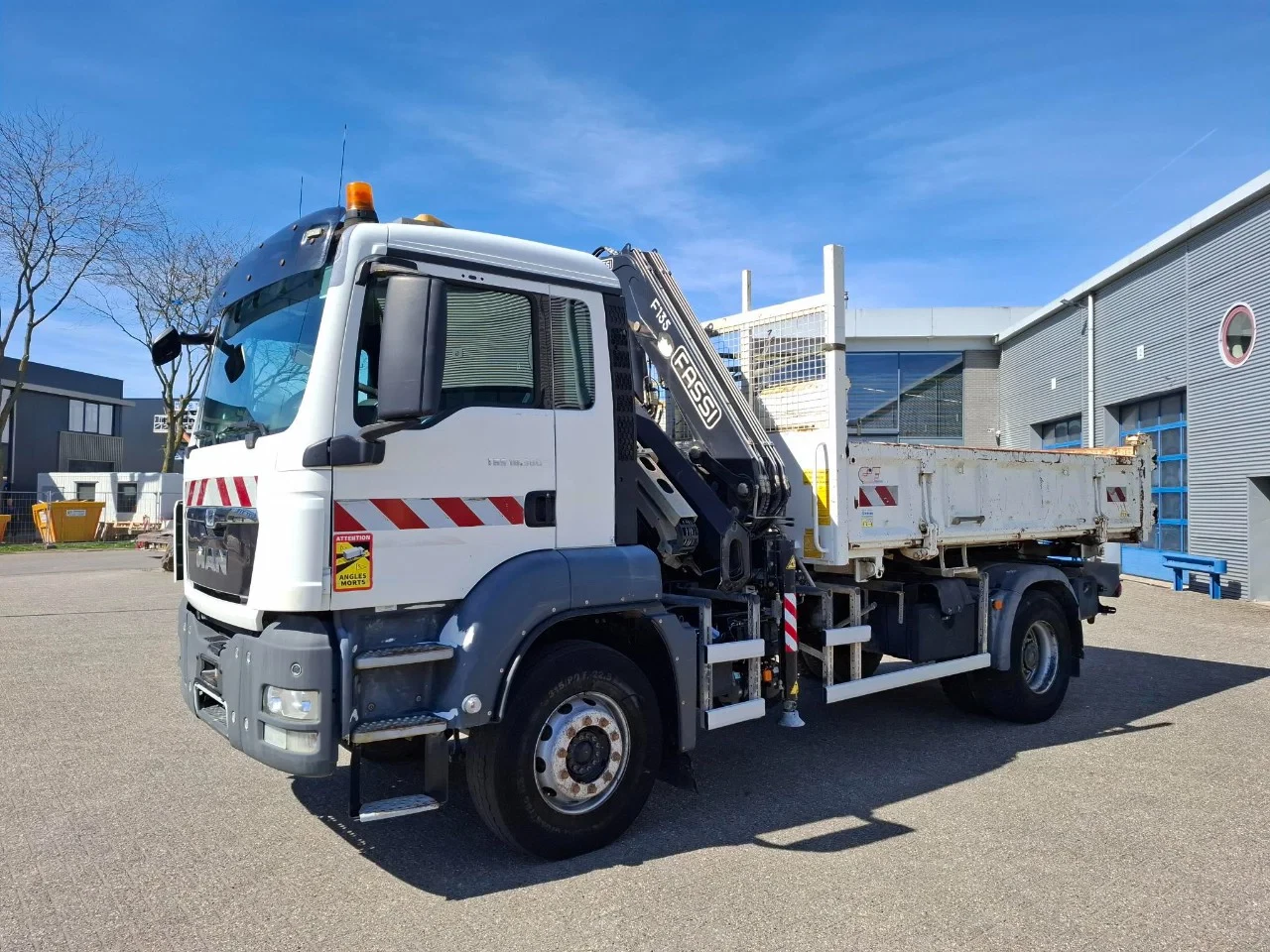 MAN TGS 2014 - 18.360 / FASSI F135 REMOTED CRANE / TIPPER / BIG AXLE / FULL-STEEL / DRUM BRAKES / 211690 KM / AIRCO / FRIDGE / AUTOMATIC / EURO-5 / 2014 immagine 3