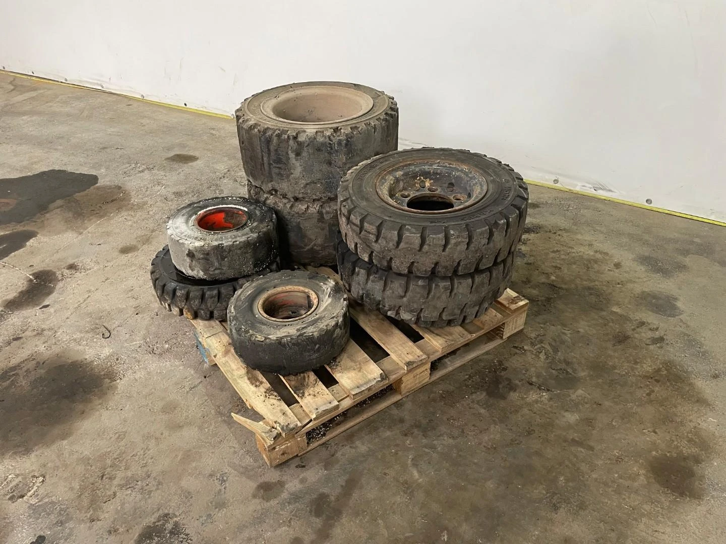 Watts Forklift tires afbeelding 2