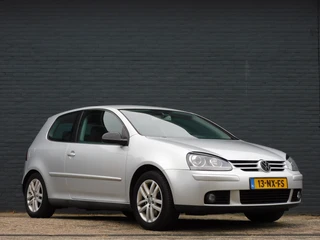 Volkswagen Golf 2004 - 1.6 FSI Sportline image 2 thumbnail