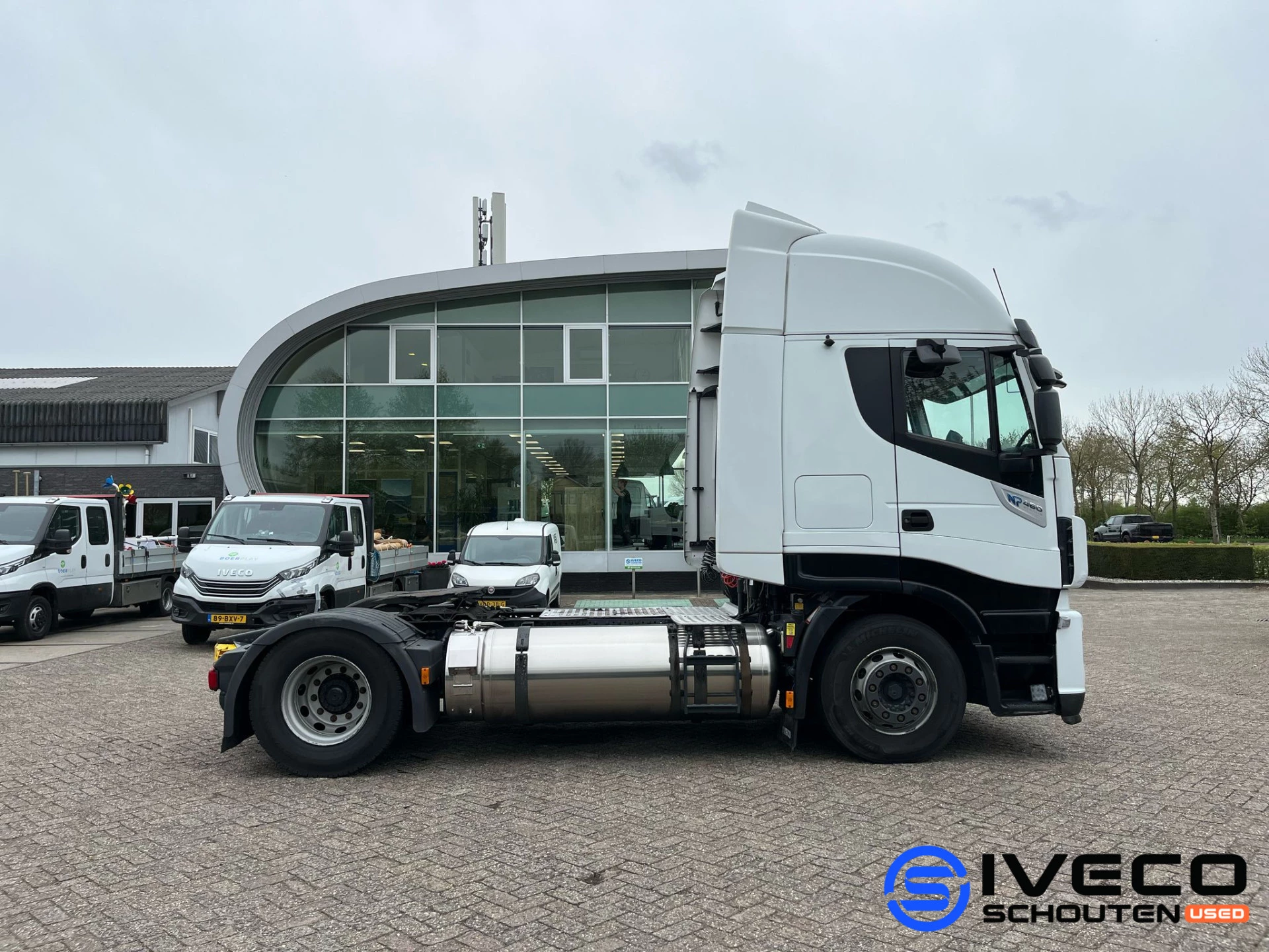 Iveco Stralis 2018 - AS440S46T/P LNG imagem 4