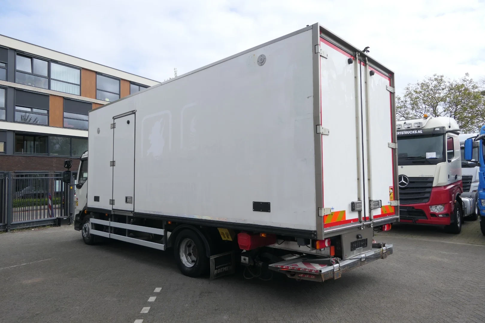 Volvo 240 2013 - FL | Carrier SUPRA 950Mt / Bi-temp | 3 Compartments | 425260Km | 2013 | 12Ton | 6 Cylinder | Dhollandia 1500Kg | TUV/MOT/APK 05-2026 | Luxembourg Truck obrázek 4
