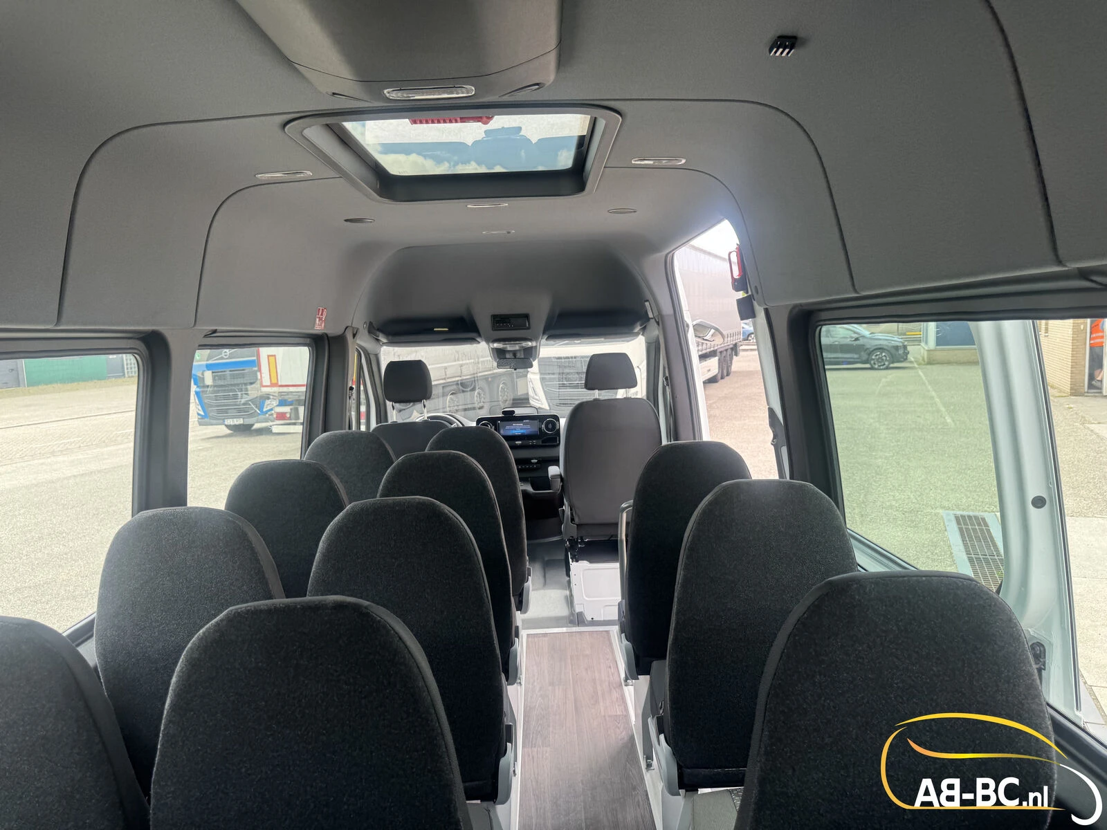 Mercedes-Benz Sprinter 2026 - Transfer 45, 23 Seats, Euro 6 image 48