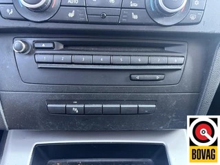 BMW 3 Series 2010 - Touring 320i High Executive auto loop op 3 cilinder. image 13