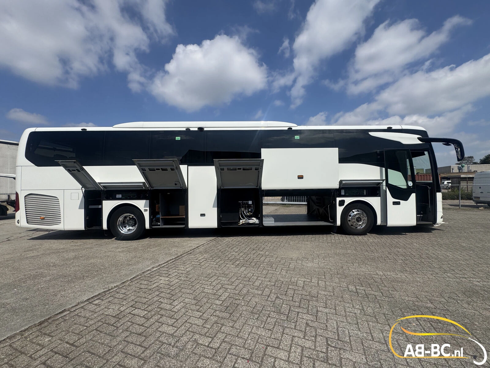 Mercedes-Benz Tourismo RHD 2023 afbeelding 6