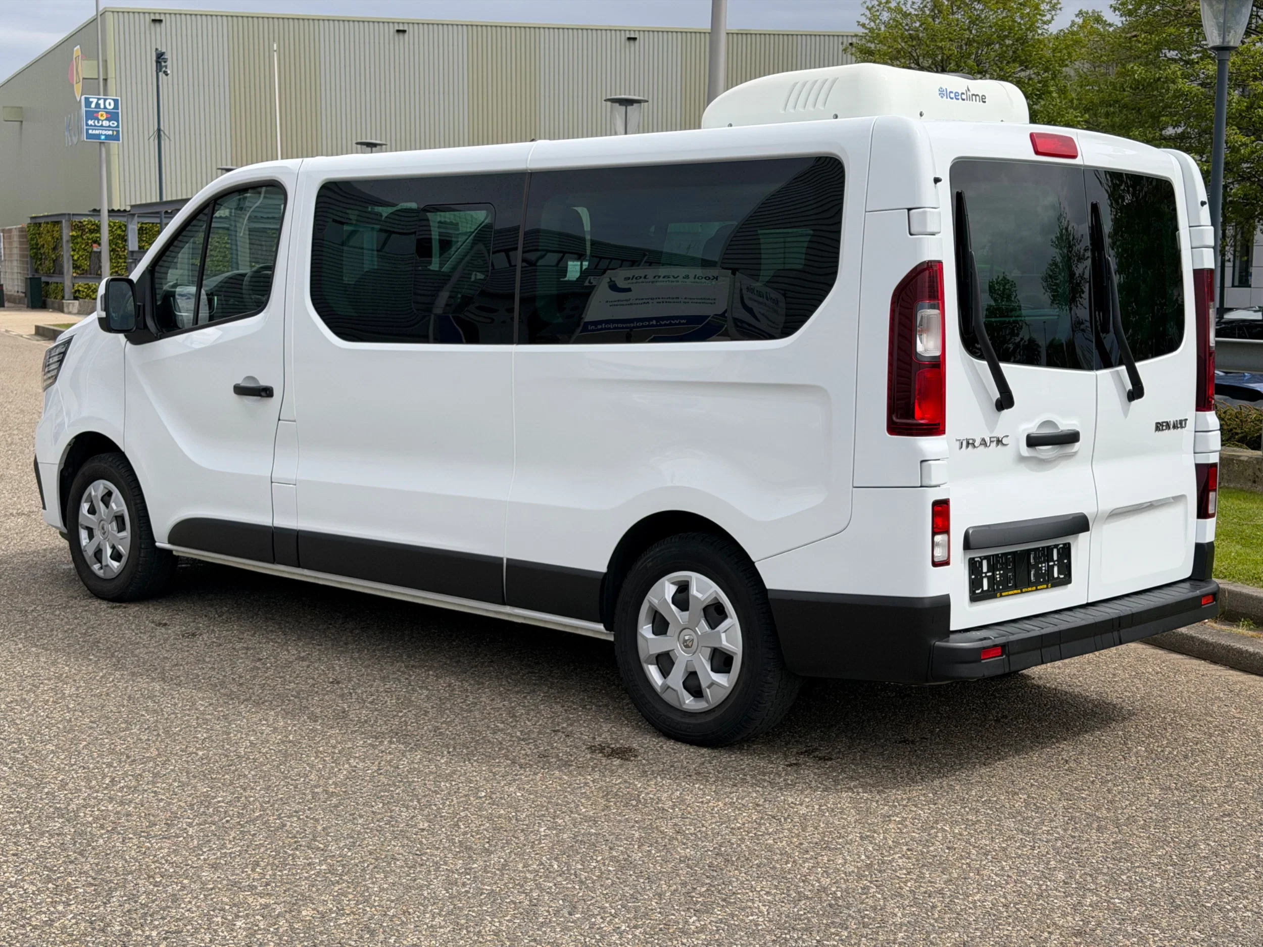 Renault Trafic 2023 - 2.0DCI L2H1 Personenvervoer Airco + Dak Airco Cruisecontrol 150PK afbeelding 4