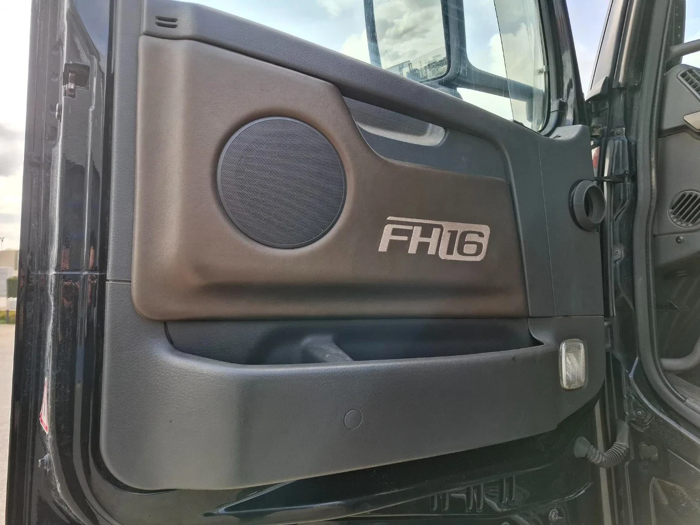 Volvo FH 2012 - 16.750 / 6X4 / 2XBIG AXLE / TECHNICAL 60 TON / HYDRAULICS / VEB+ / 675090 KM / AUTOMATIC / EURO-5 / 2012 afbeelding 36