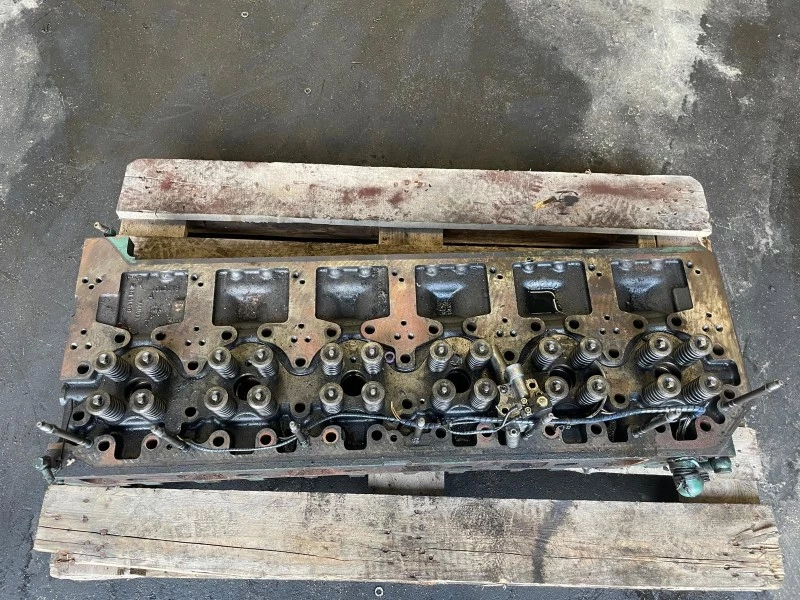 Volvo - 8170101 CYLINDER HEAD D12 obrázek 3