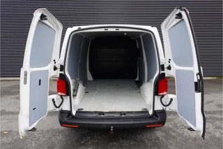 Volkswagen Transporter 2021 - 30 110pk L2H1 Trekhaak Apple carplay Camera ACC Cruise control Stoelverwarming 3-Zits image 3 thumbnail