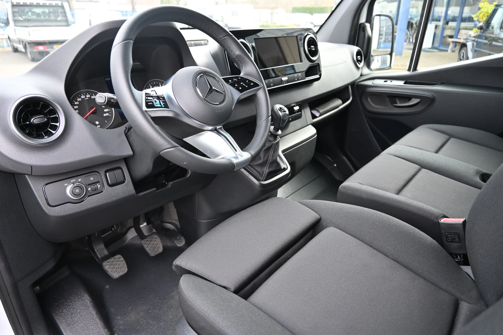 Mercedes-Benz Sprinter 2026 - 515 CDI L2 Pro Open laadbak Bild 4