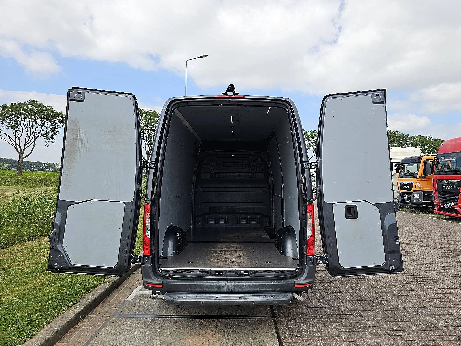 Mercedes-Benz Sprinter 2021 - 317 zdjęcie 13