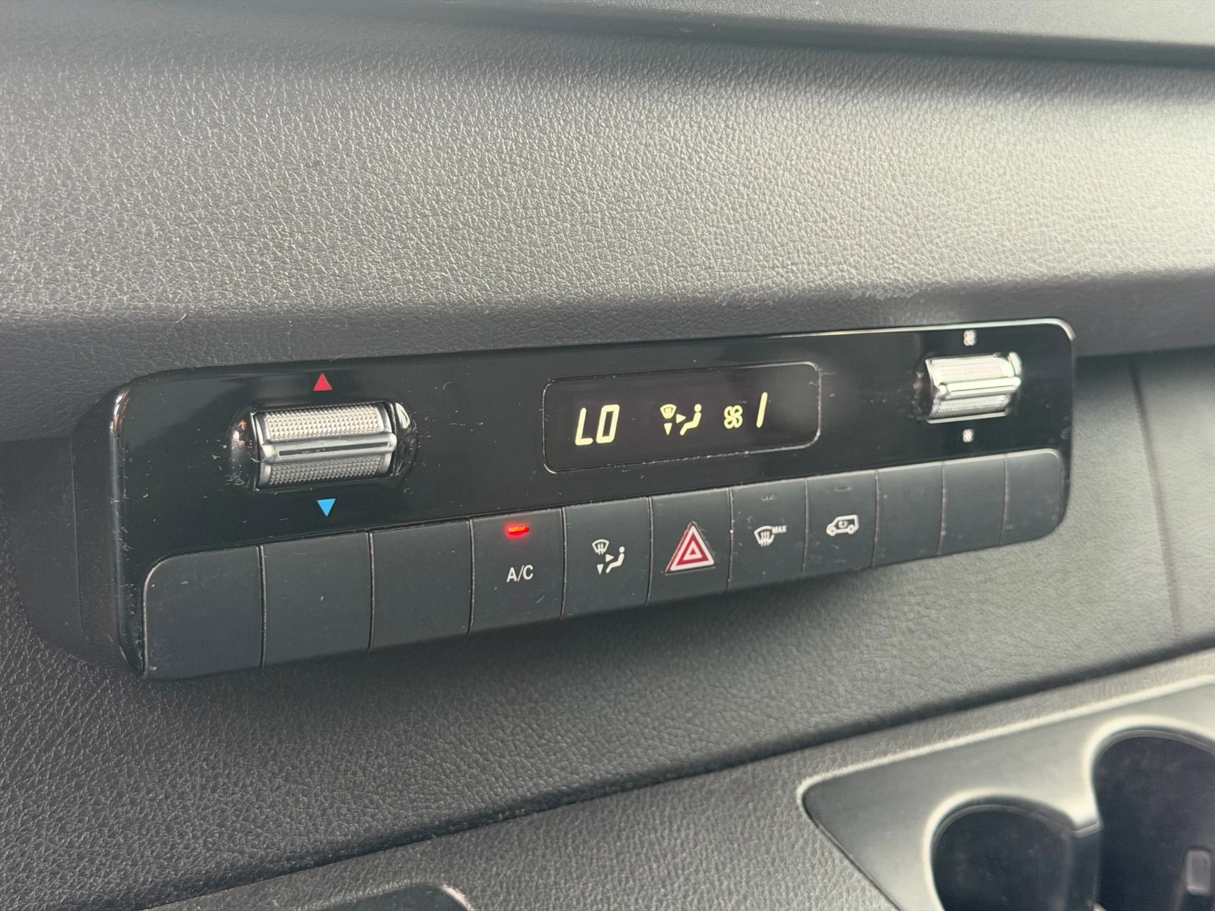 Mercedes-Benz Sprinter 2024 - 317CDI Paardenwagen-Hengsten Uitvoering Automaat Airco Navi Cruisecontrol 70,000KM obrázek 27