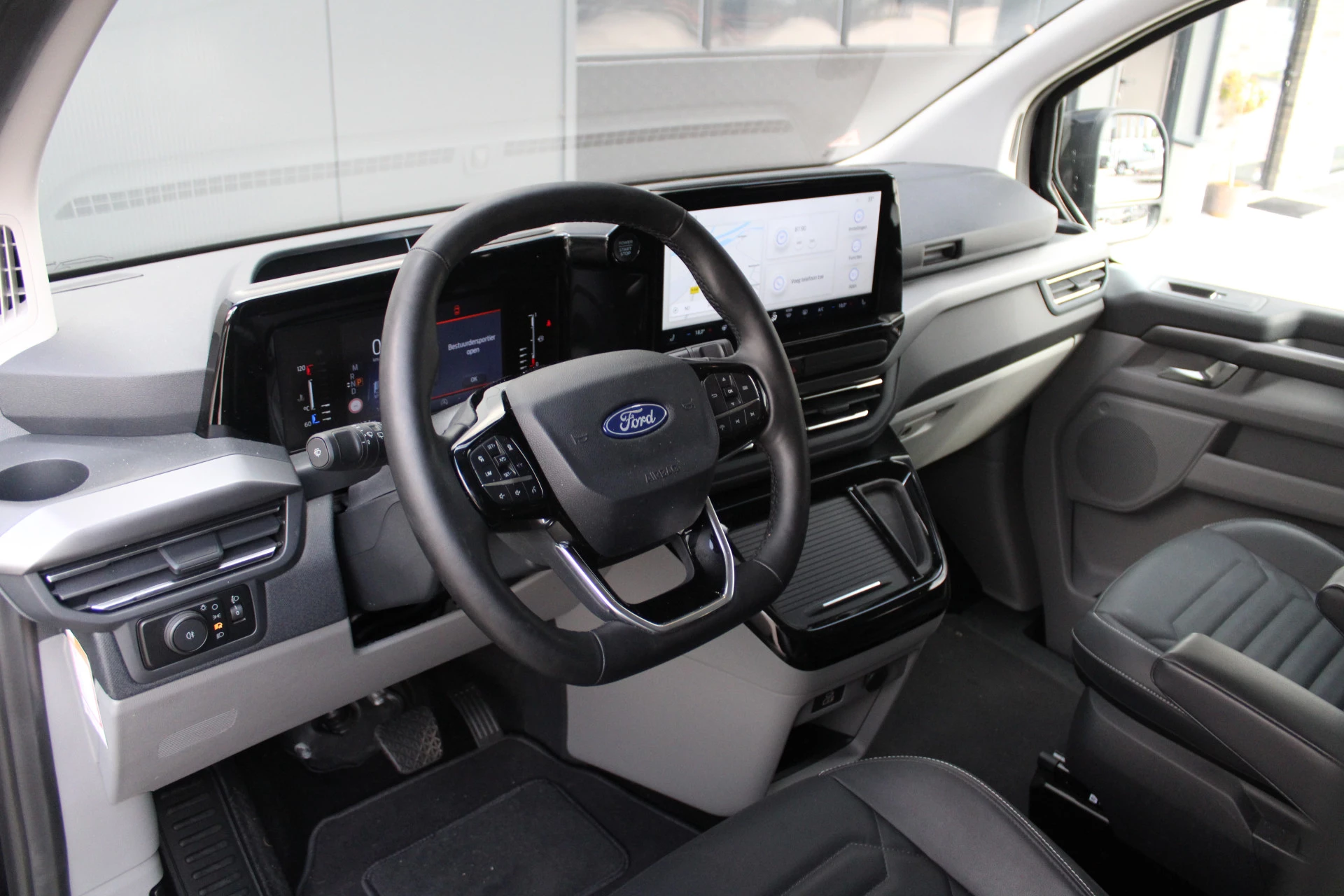 Ford Tourneo Custom 2024 - 320 2.0 TDCI L2H1 Titanium X DC 170pk - Adaptive Cruise - LED - Blind Spot - Leder - Navigatie - 360 Camera - Trekhaak - Rijklaar Bild 14