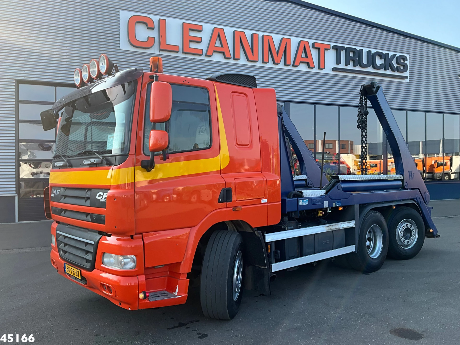 DAF 85 2010 - FAN CF 460 Hyva 18 Ton portaalarmsysteem imagem 1