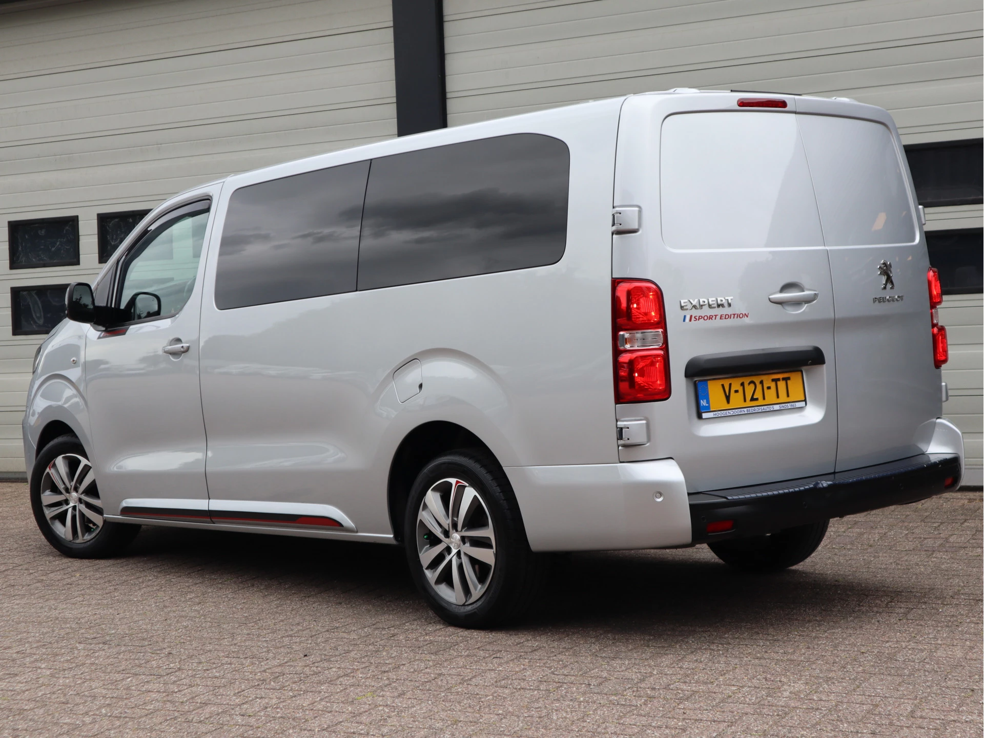 Peugeot Expert 2018 - 2.0 BlueHDI 177pk Euro 6 Automaat - Sport Edition - L3 Extra Lang - Cruise - Camera image 3
