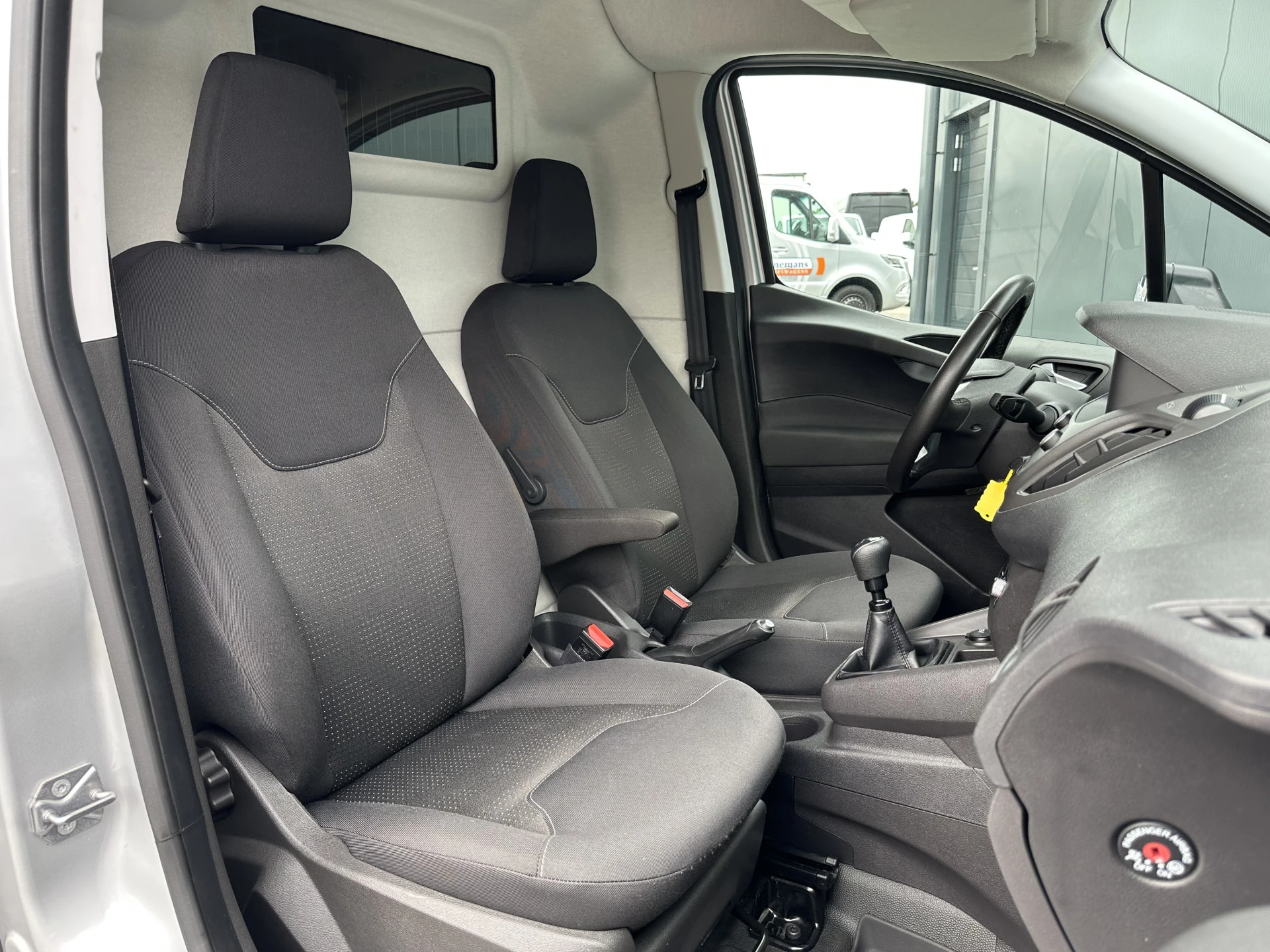 Ford Transit Courier 2021 - 1.5 TDCI / 1e EIGENAAR / 21.248 KM ! / AIRCO / STOELVERWARMING / PDC / NAVIGATIE / CARPLAY afbeelding 6