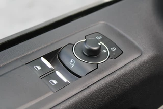 Ford Transit Custom 2024 - 320 2.0 TDCI L2H1 Limited 150pk - Adaptive Cruise - Verwarmd stuur - Blind spot - Navigatie - Camera - Draadloos laden - Rijklaar obrazek 19